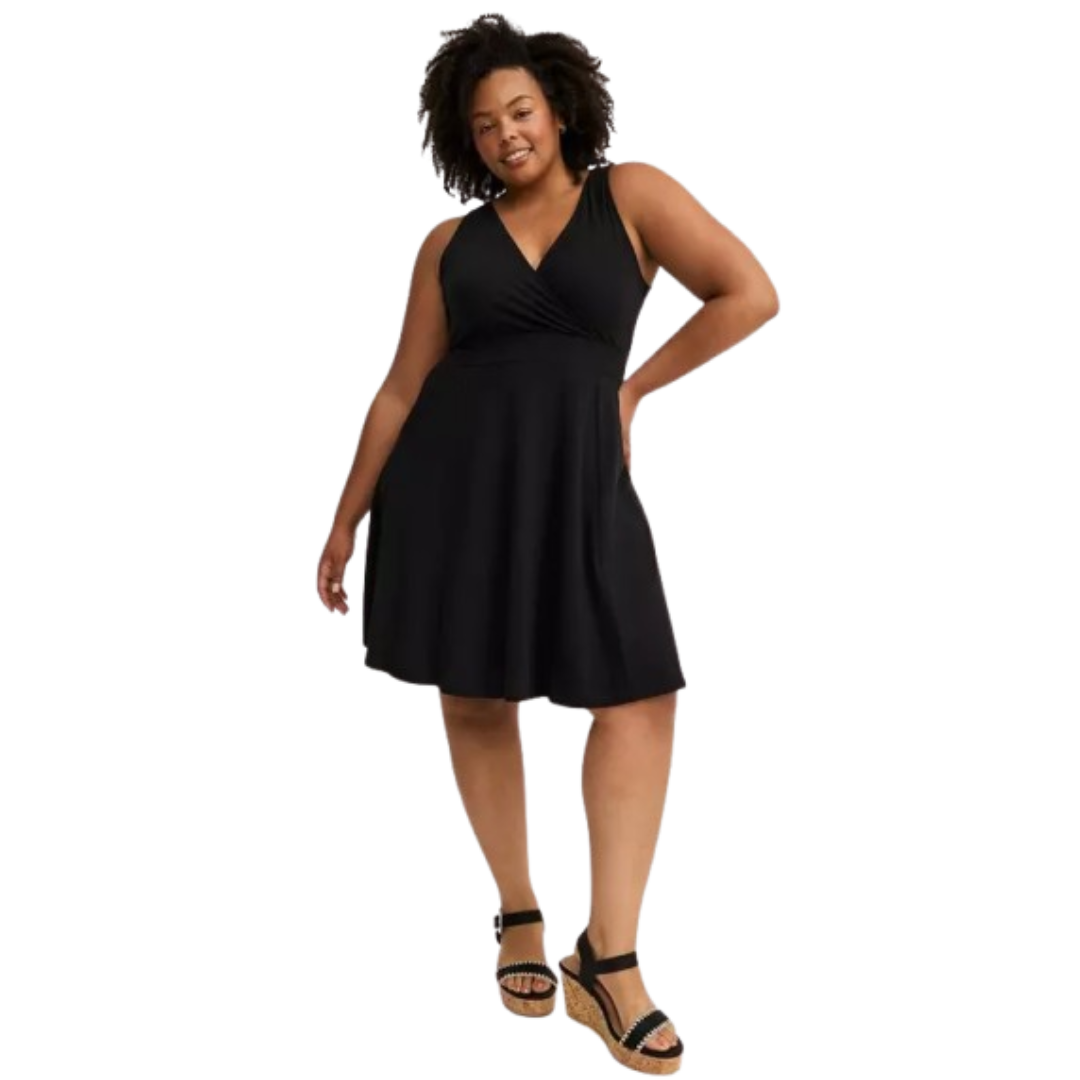 Dress Giving A Feminine Silhouette And Side Pockets